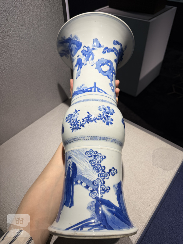 清康熙 青花高士图花觚一对 - 图16